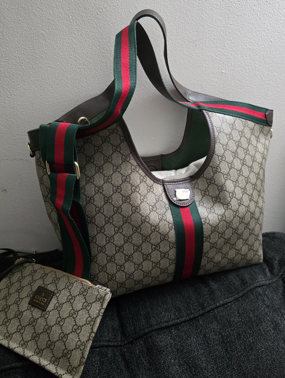 Super coated GiG Canvas Monogram Lrg Crossbody w/classic Green/Red Strap Pouchet